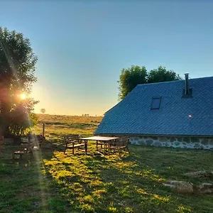  Chalet Location D'un Buron Sur L'aubrac